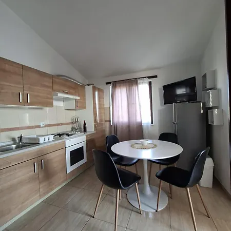 Lucia - 33151 Pakoštane