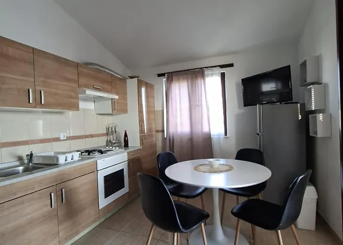 Lucia - 33151 Пакоштане